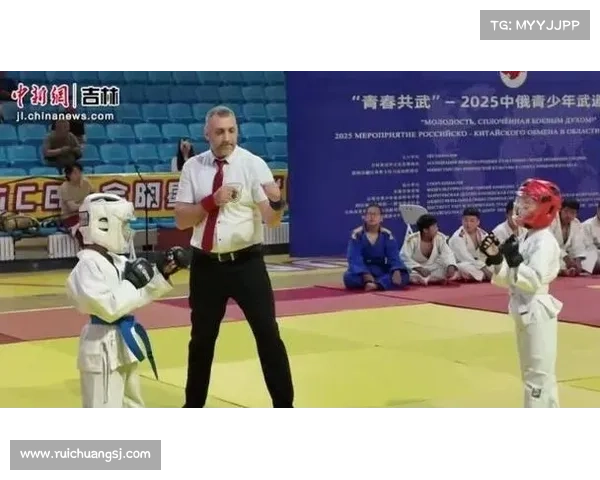 中俄 240 名青少年长春 “青春共武” 武术搏击展风采促交流 中俄 240 名青少年长春 “青春共武” 武术搏击展风采促交流
