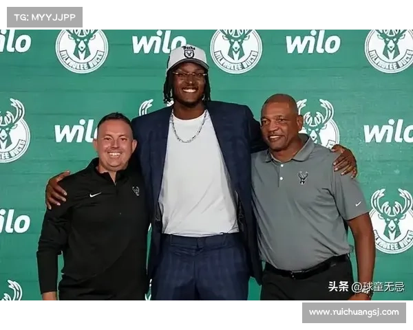 特伦特降薪 85% 续约雄鹿引争议!NBA 薪资规则或遭系统性挑战 特伦特降薪 85% 续约雄鹿引争议!NBA 薪资规则或遭系统性挑战